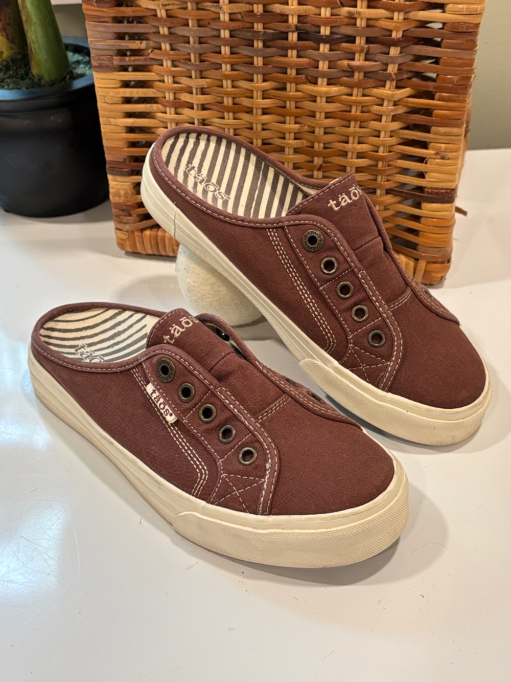 Taos Footwear EZ Soul Canvas Slip-on Mules in Cappuccino Wash